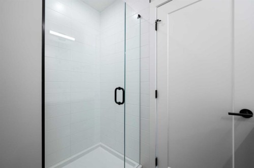 26 Walgrove Bay Se, Calgary, AB - Indoor Photo Showing Bathroom