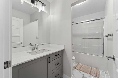 15 Midgrove Drive Sw, Airdrie, AB - Indoor Photo Showing Bathroom