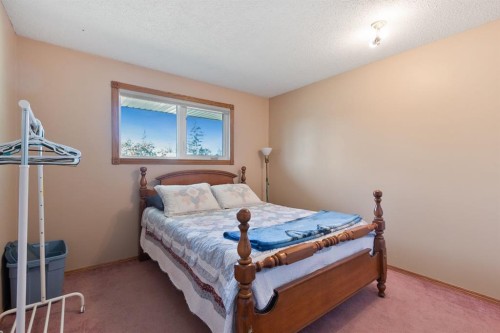21 Pearson Place, Carstairs, AB - Indoor Photo Showing Bedroom