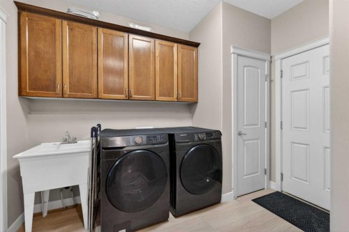 91 Kinlea Link Nw, Calgary, AB - Indoor Photo Showing Laundry Room