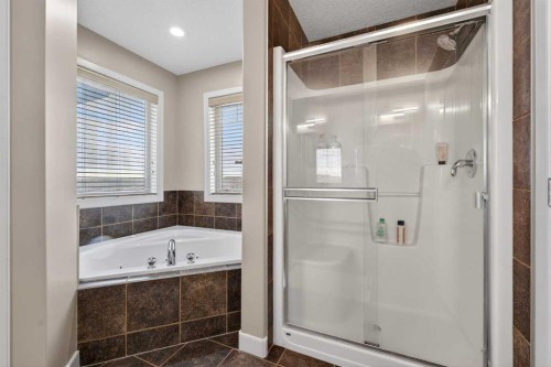 91 Kinlea Link Nw, Calgary, AB - Indoor Photo Showing Bathroom