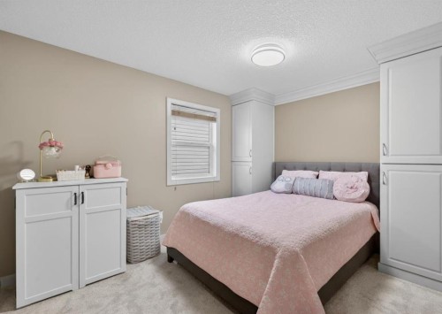 91 Kinlea Link Nw, Calgary, AB - Indoor Photo Showing Bedroom