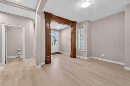 91 Kinlea Link Nw, Calgary, AB - Indoor Photo Showing Other Room