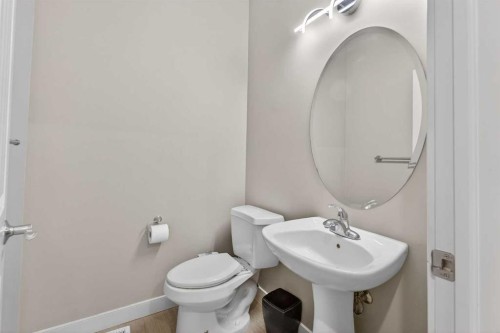 91 Kinlea Link Nw, Calgary, AB - Indoor Photo Showing Bathroom