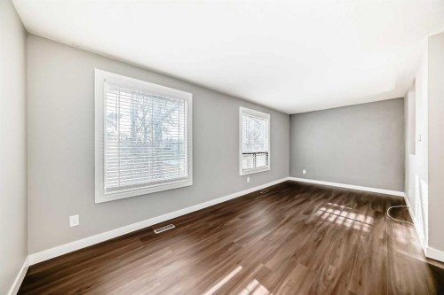 3613 28A Avenue Se, Calgary, AB - Indoor Photo Showing Other Room