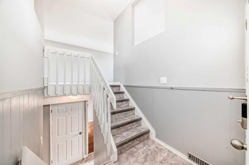 3613 28A Avenue Se, Calgary, AB - Indoor Photo Showing Other Room