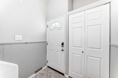 3613 28A Avenue Se, Calgary, AB - Indoor Photo Showing Other Room