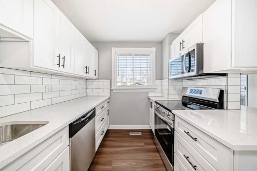 3613 28A Avenue Se, Calgary, AB - Indoor Photo Showing Kitchen With Upgraded Kitchen