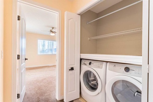 224 Highland Circle, Strathmore, AB - Indoor Photo Showing Laundry Room