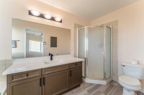 224 Highland Circle, Strathmore, AB - Indoor Photo Showing Bathroom