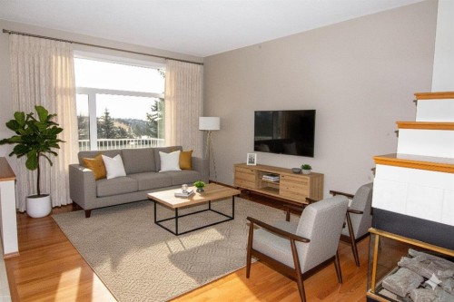 16 Eagleview Heights Nw, Cochrane, AB - Indoor Photo Showing Living Room