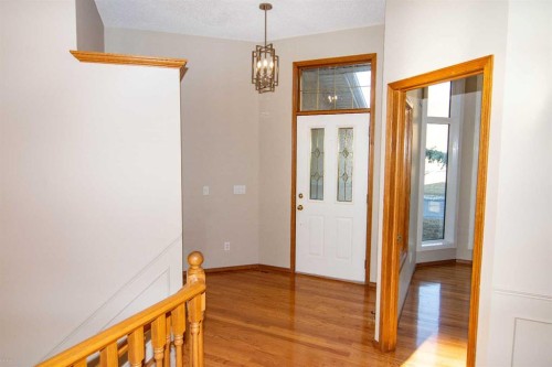 16 Eagleview Heights Nw, Cochrane, AB - Indoor Photo Showing Other Room