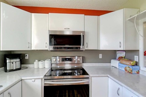 20 Falton Way Ne, Calgary, AB - Indoor Photo Showing Kitchen