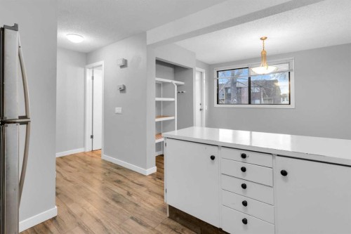 1418 Ranchlands Road Nw, Calgary, AB - Indoor Photo Showing Kitchen