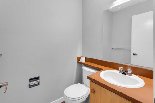 1418 Ranchlands Road Nw, Calgary, AB - Indoor Photo Showing Bathroom