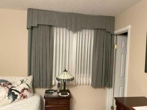 6311 Pineridge Road Ne, Calgary, AB - Indoor Photo Showing Bedroom