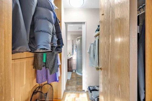 49 Beacham Way Nw, Calgary, AB - Indoor