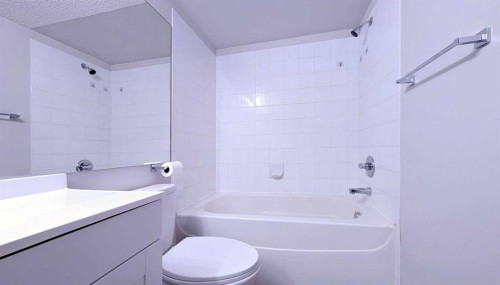 1204-2371 Eversyde Avenue Sw, Calgary, AB - Indoor Photo Showing Bathroom