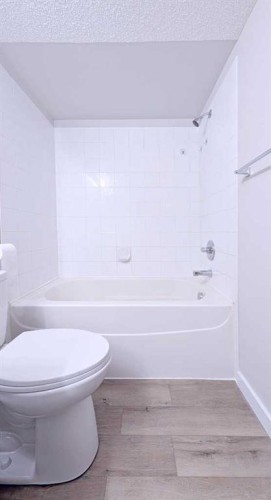 1204-2371 Eversyde Avenue Sw, Calgary, AB - Indoor Photo Showing Bathroom