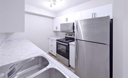 1204-2371 Eversyde Avenue Sw, Calgary, AB - Indoor Photo Showing Kitchen