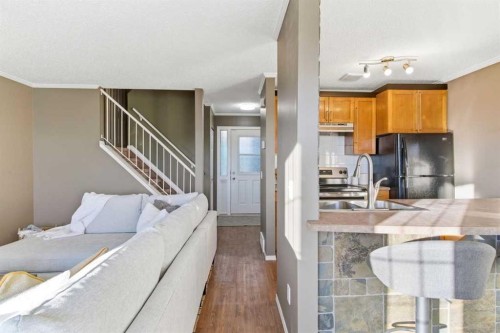 6-99 Grier Place Ne, Calgary, AB - Indoor Photo Showing Kitchen