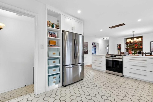 3231 25 Street Sw, Calgary, AB - Indoor Photo Showing Kitchen With Stainless Steel Kitchen