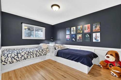 3231 25 Street Sw, Calgary, AB - Indoor Photo Showing Bedroom