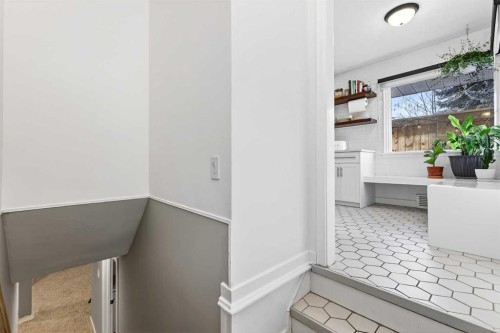 3231 25 Street Sw, Calgary, AB - Indoor Photo Showing Other Room