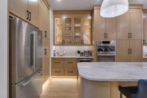 1729 19 Avenue Nw, Calgary, AB - Indoor Photo Showing Kitchen With Upgraded Kitchen