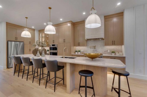 1729 19 Avenue Nw, Calgary, AB - Indoor Photo Showing Kitchen With Upgraded Kitchen