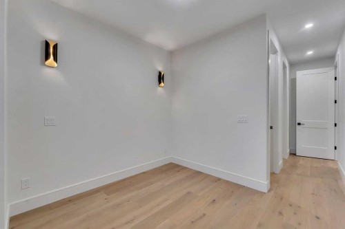 1729 19 Avenue Nw, Calgary, AB - Indoor Photo Showing Other Room
