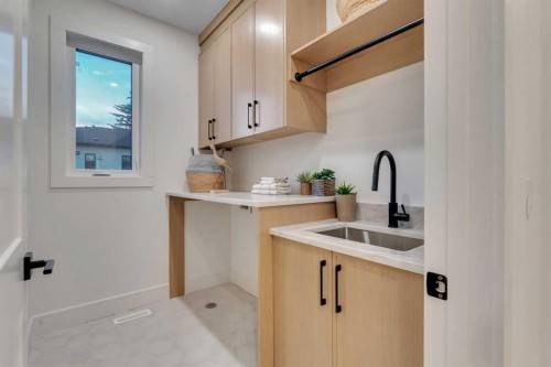 1729 19 Avenue Nw, Calgary, AB - Indoor