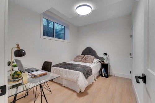 1729 19 Avenue Nw, Calgary, AB - Indoor Photo Showing Bedroom