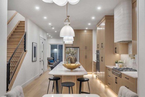 1729 19 Avenue Nw, Calgary, AB - Indoor