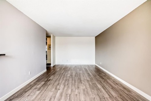 302-4455A Greenview Drive Ne, Calgary, AB - Indoor Photo Showing Other Room