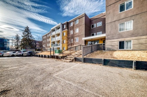 302-4455A Greenview Drive Ne, Calgary, AB - Outdoor