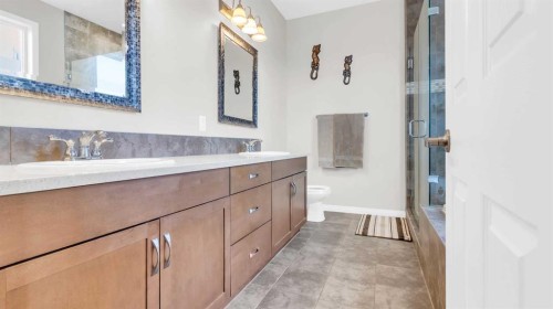 1120 Windhaven Close Sw, Airdrie, AB - Indoor Photo Showing Bathroom