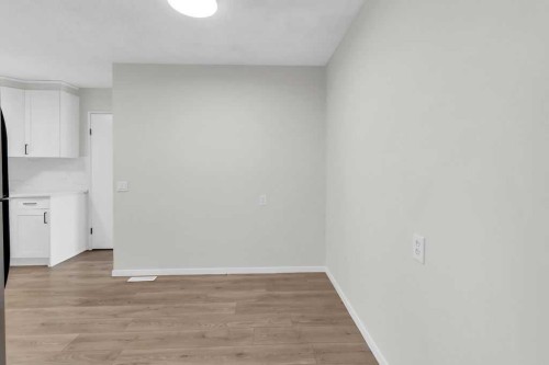 10 Radcliffe Crescent Se, Calgary, AB - Indoor