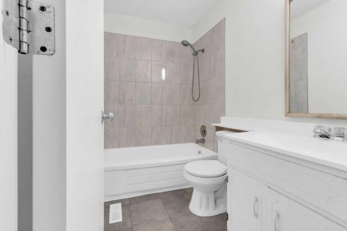 10 Radcliffe Crescent Se, Calgary, AB - Indoor Photo Showing Bathroom