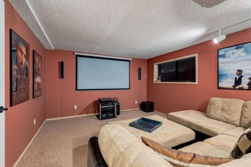 35 Woodstock Road Sw, Calgary, AB - Indoor