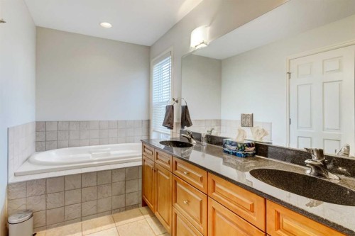 236 Somme Avenue Sw, Calgary, AB - Indoor Photo Showing Bathroom