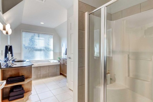 236 Somme Avenue Sw, Calgary, AB - Indoor Photo Showing Bathroom