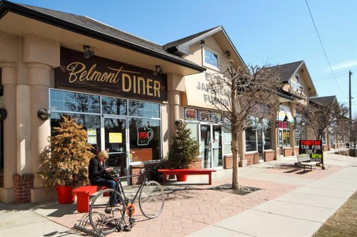 236 Somme Avenue Sw, Calgary, AB - Outdoor