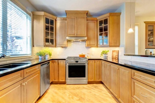 236 Somme Avenue Sw, Calgary, AB - Indoor Photo Showing Kitchen With Upgraded Kitchen