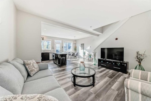 615 Kingsmere Way Se, Airdrie, AB - Indoor Photo Showing Living Room