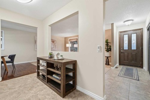 471 Dalmeny Hill Nw, Calgary, AB - Indoor Photo Showing Other Room