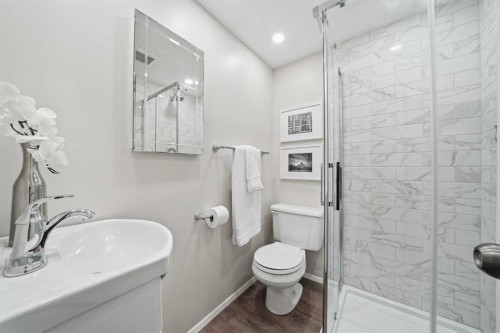 471 Dalmeny Hill Nw, Calgary, AB - Indoor Photo Showing Bathroom