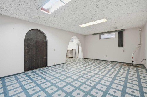 471 Dalmeny Hill Nw, Calgary, AB - Indoor