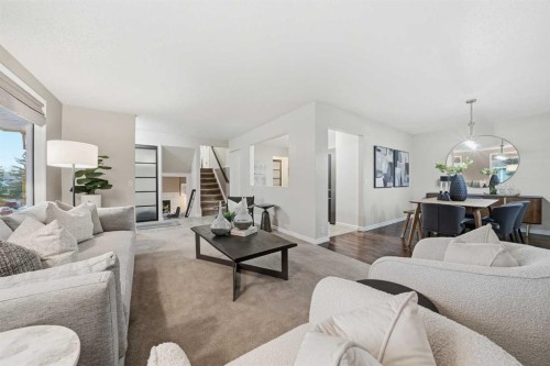 471 Dalmeny Hill Nw, Calgary, AB - Indoor Photo Showing Living Room