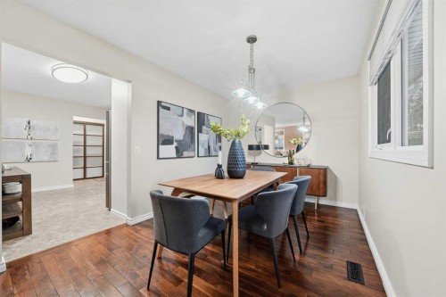 471 Dalmeny Hill Nw, Calgary, AB - Indoor Photo Showing Dining Room
